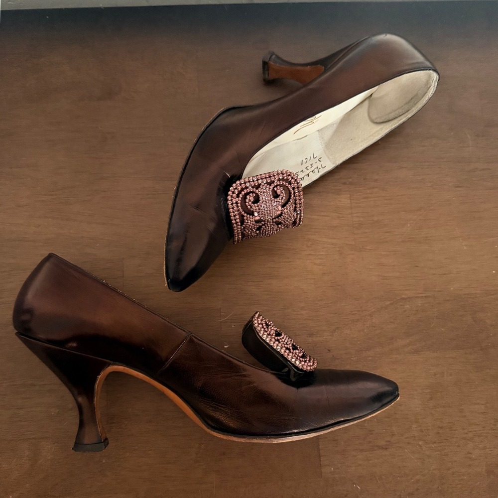 Vintage Joseph A elegant metallic bronze embellished pump heels women's size 6.5